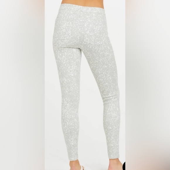 NWT SPANX SLIMMING Ankle Jeanish Leggings in Speckled Grey SZ M - Picture 2 of 11